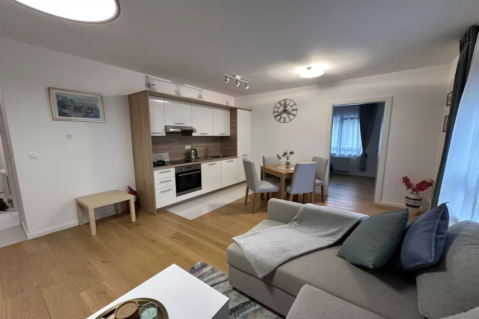 Cozy Retreat in Krapinske Toplice: Comfort and Prime Location with Pivate Parking - One Bedroom Apartment-Slaapkamer