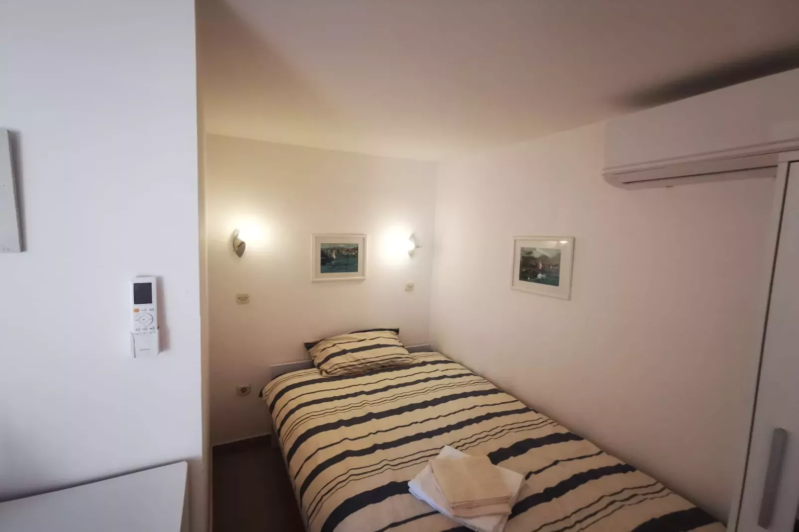 Sea View Holiday Home Umag - Three Bedroom Holiday Home-Slaapkamer