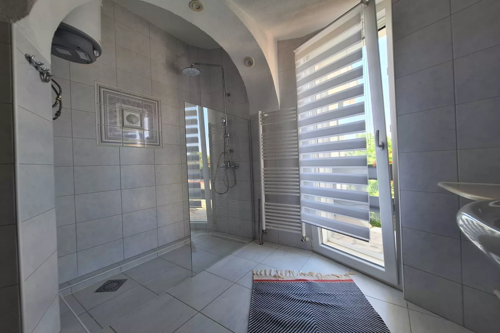 Sea View  Apartment Povljana - One Bedroom Apartment with Sea View-Badkamer