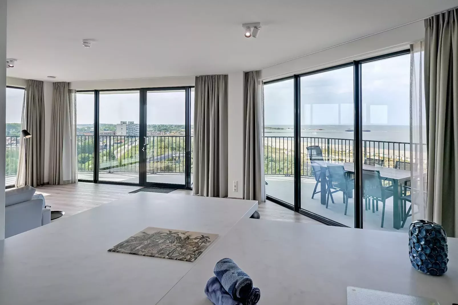 Pharos Sea Wave Panorama 16-Eetkamer