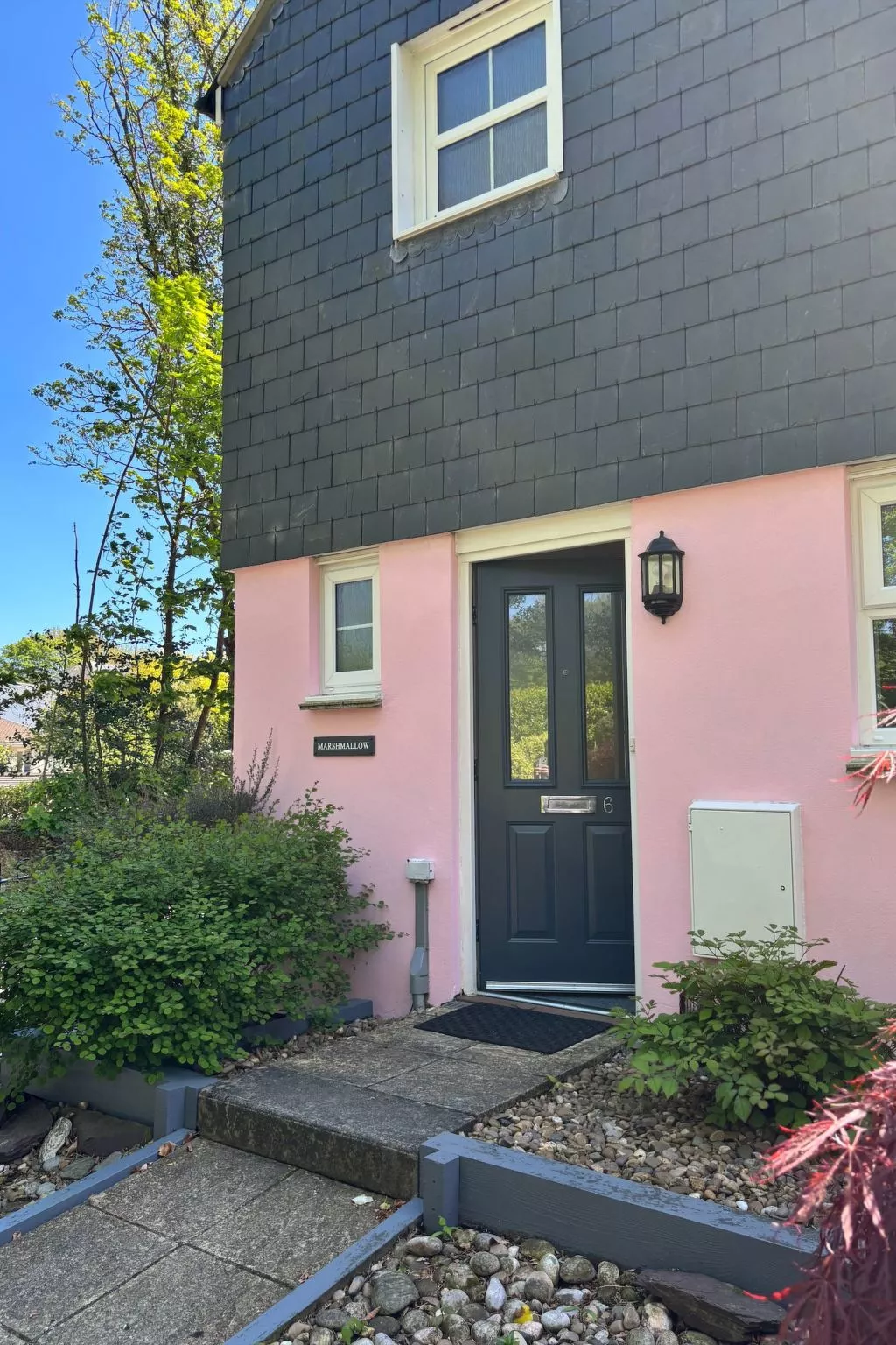 Marshmallow House-Buiten