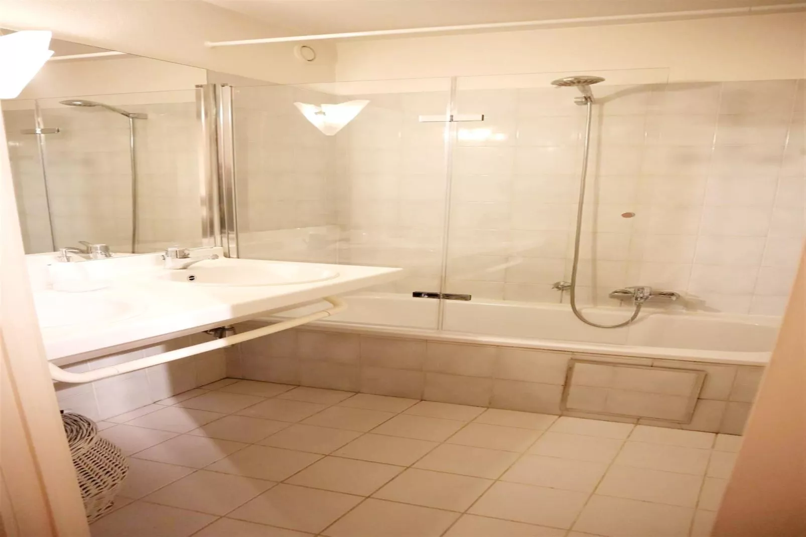 SCORPIO A 0202GAR-Badkamer