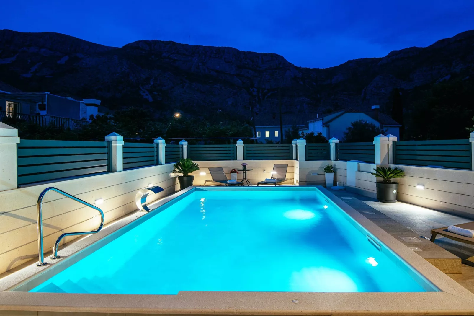 Apartments Azzurro- One Bedroom Apartment with Terrace and Hot Tub ( Azzurro II-gornji)-Zwembad