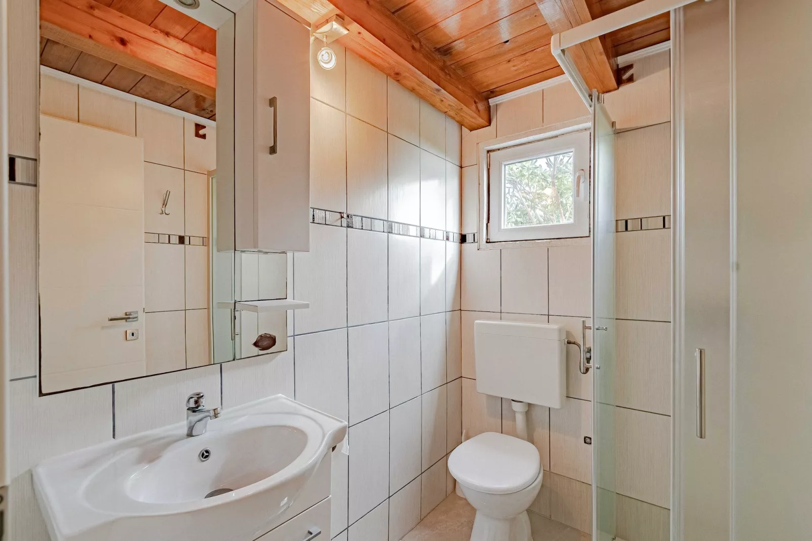 Villa Sea Edge - Three Bedroom Villa with Sea View-Badkamer
