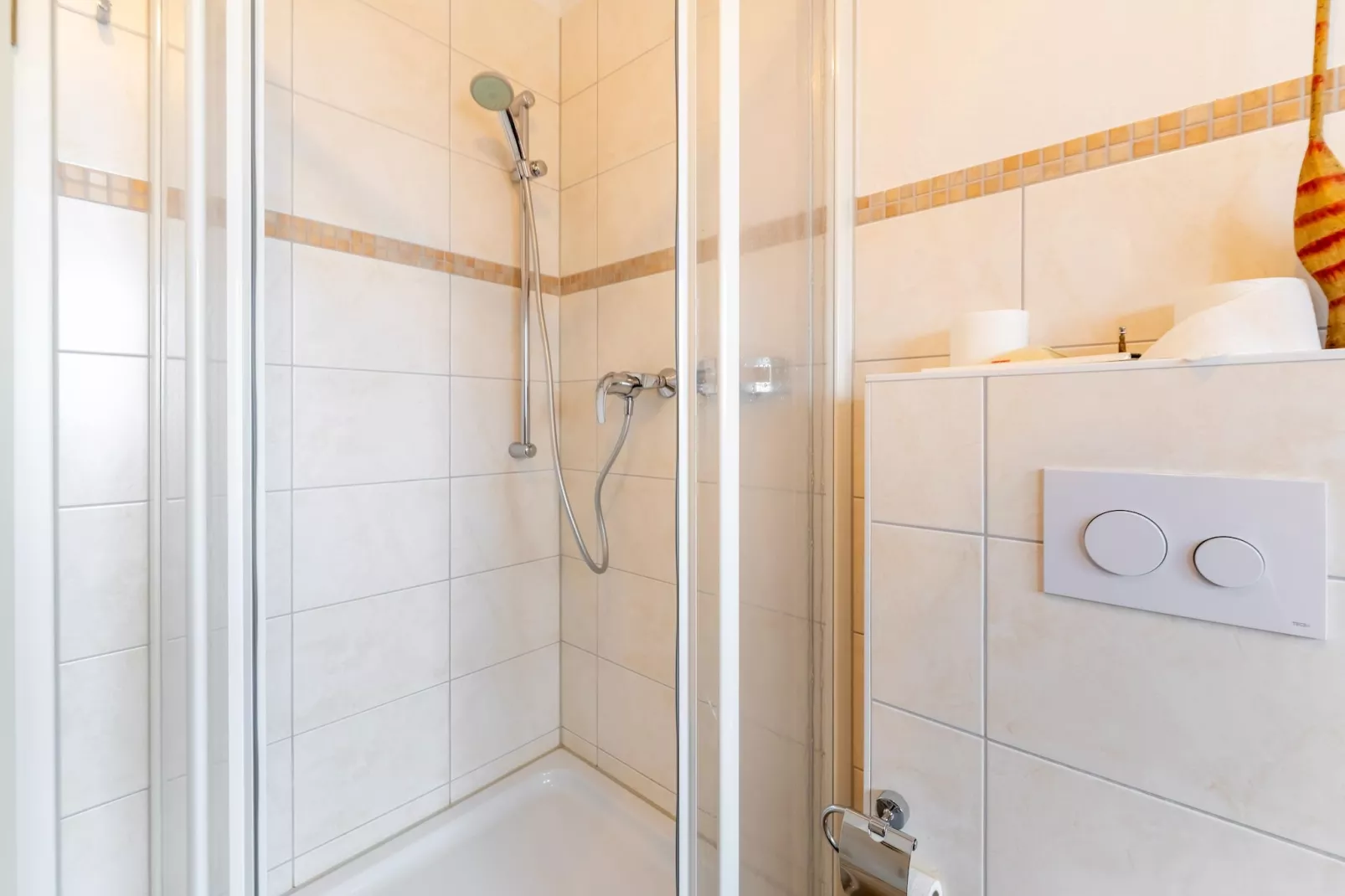 Kapitänsdeck 6 Pers 404-Badkamer
