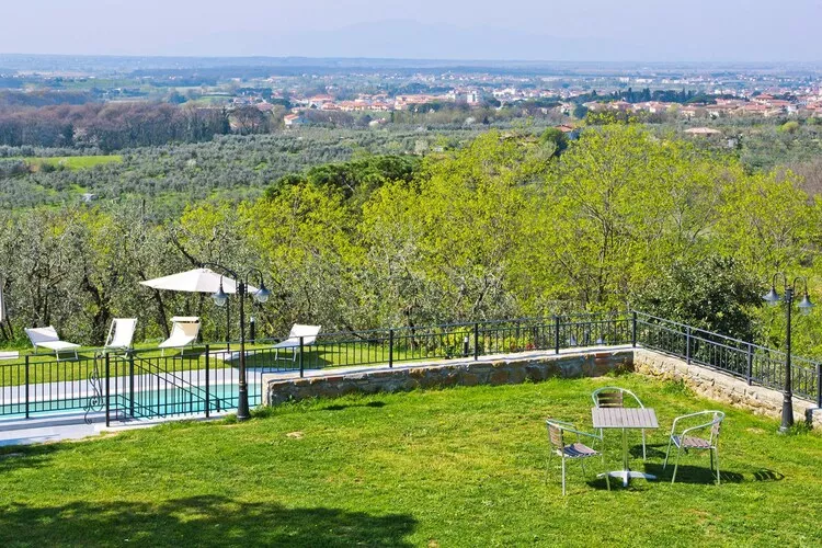 Agri-tourism Giugnano Poggio del Sole Lamporecchio-2-Raum Typ C ca 70 qm-Tuinen zomer