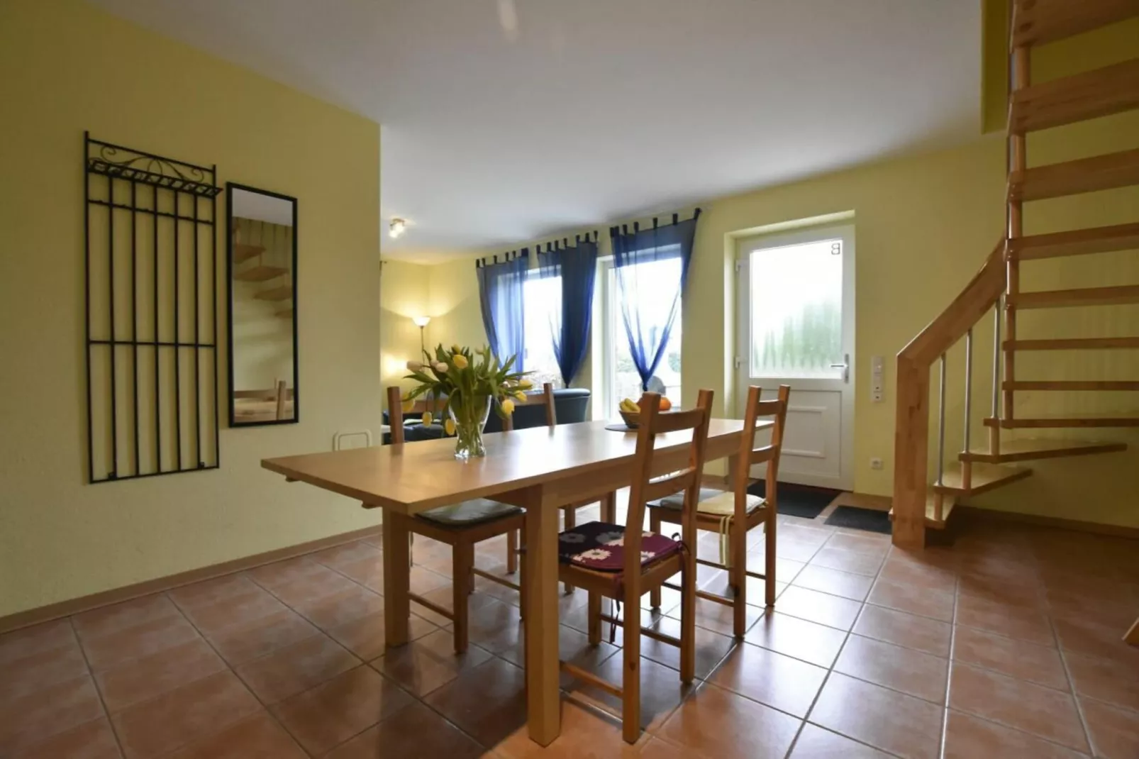 264432-Eetkamer