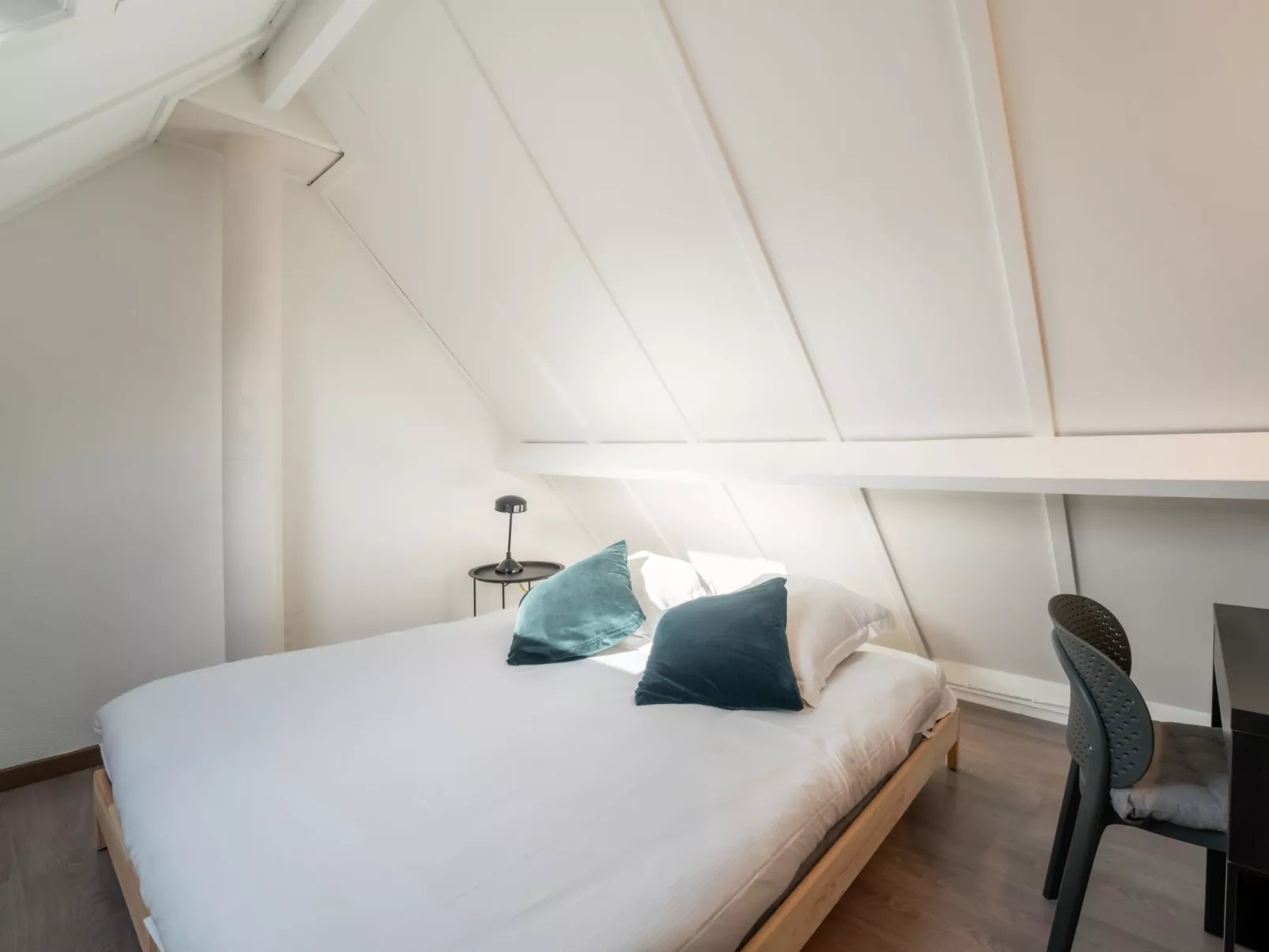 Beluga with parking and shared pool-Binnen