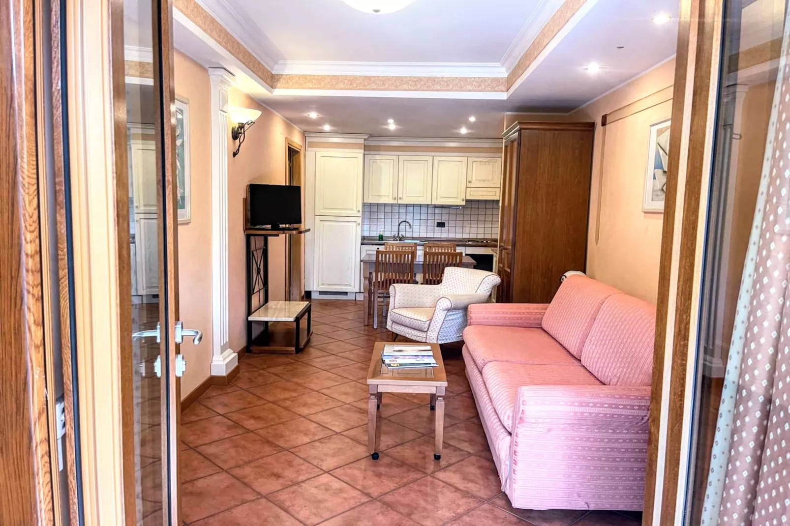 Bilocale vista Golf 120-Woonkamer