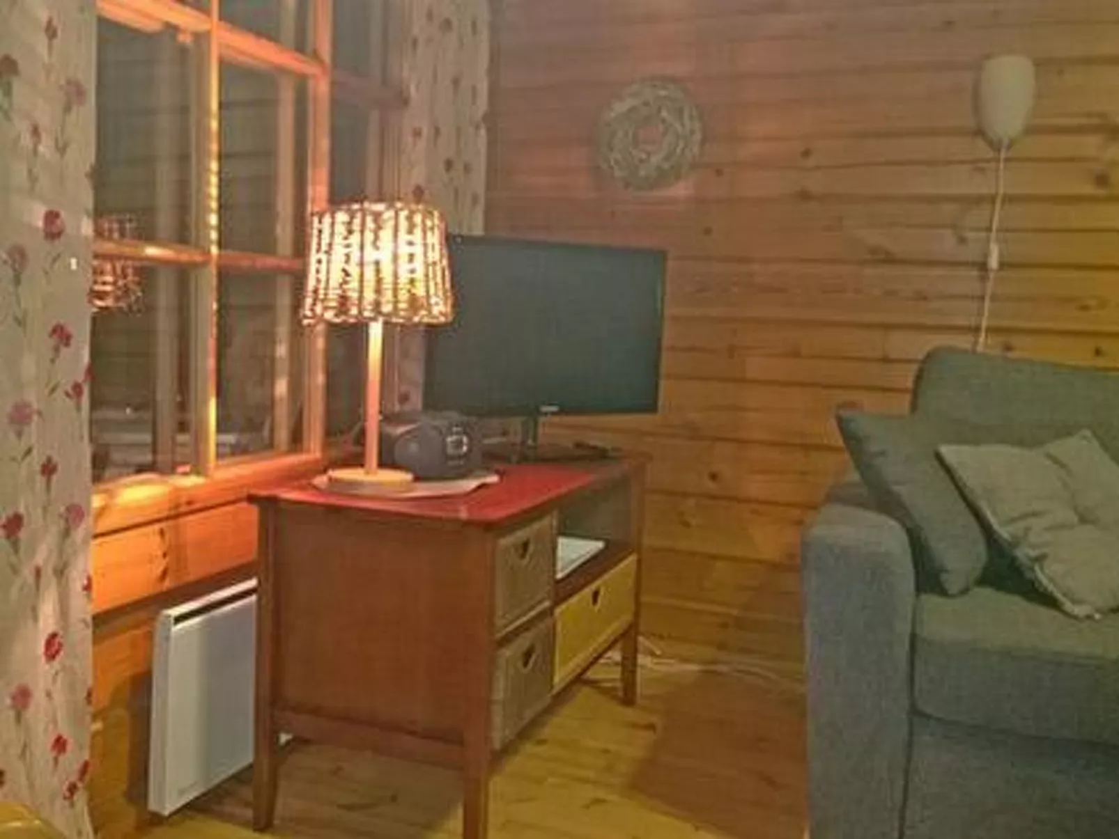 Kuivajärven huvilakoti-Binnen