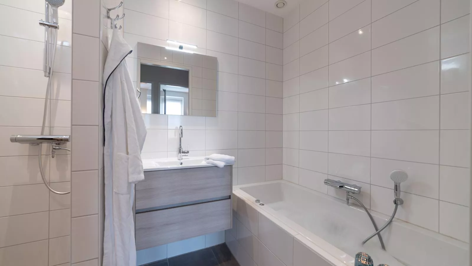 Garden de luxe 27B-Badkamer