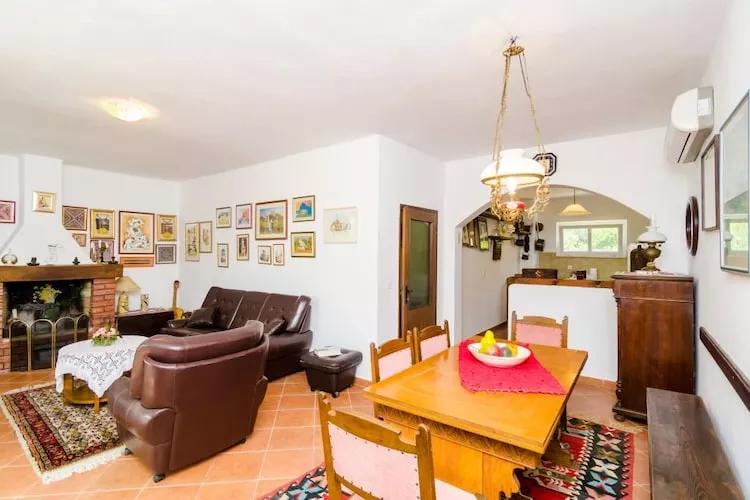 Holiday Home Field of Olives - Two Bedroom Holiday Home with Terrace-Eetkamer