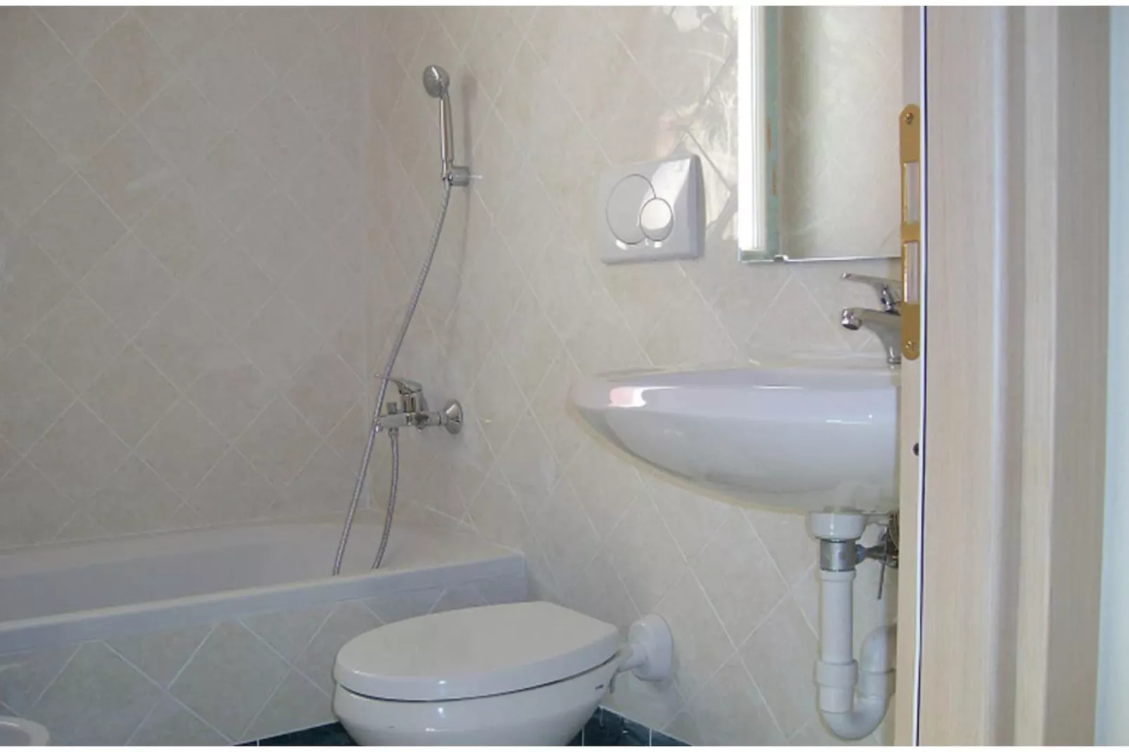 Villaggio Borgoverde STUDIO APARTMENT 4 PAX SUPERIOR - M4U-Badkamer