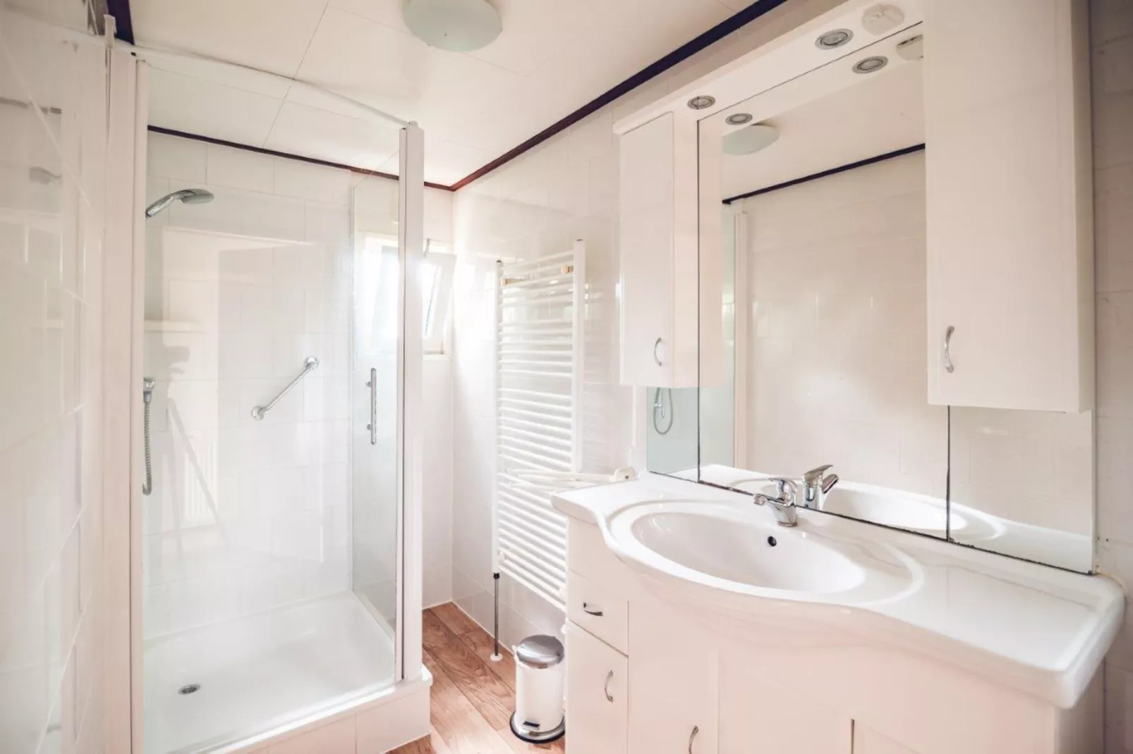 Bungalow Chalet+ | 2 - 6 people-Badkamer