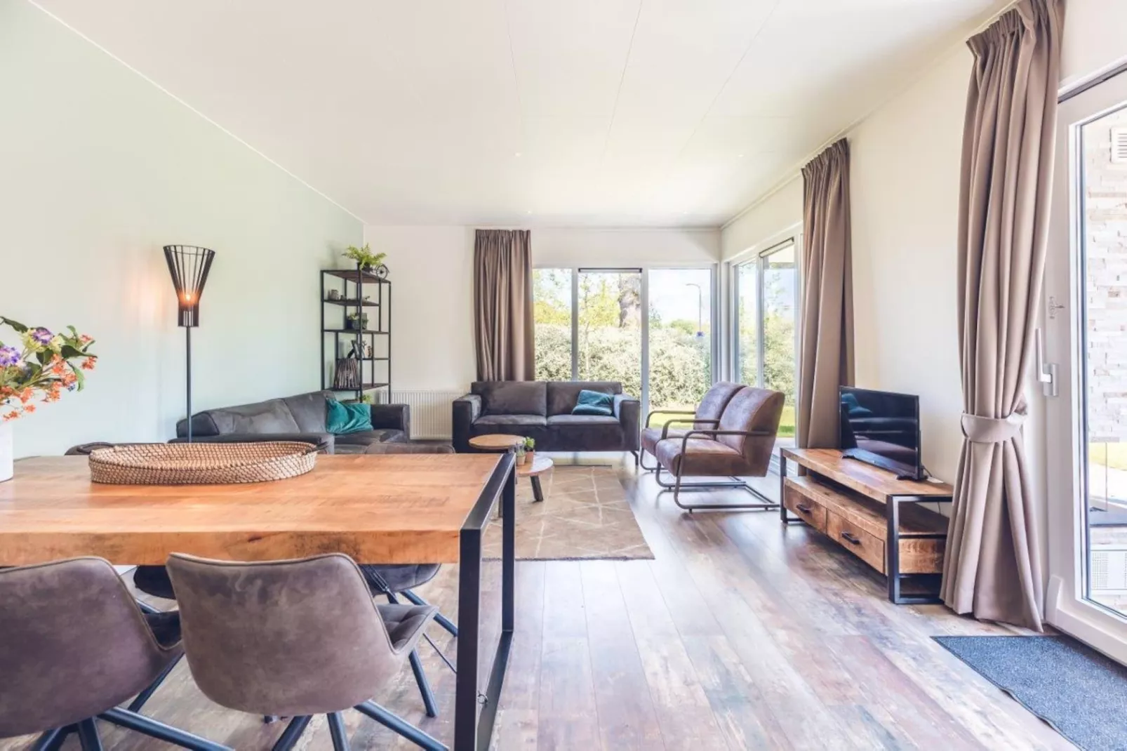 Holiday villa with sauna | 2 - 6 people-Eetkamer