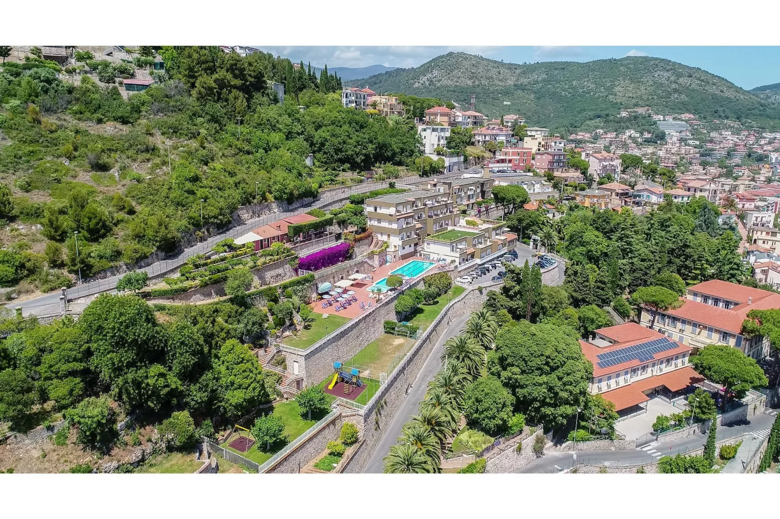 RESIDENCE SANT'ANNA TWO-ROOM APARTMENT 4 PAX B4-Buitenkant zomer