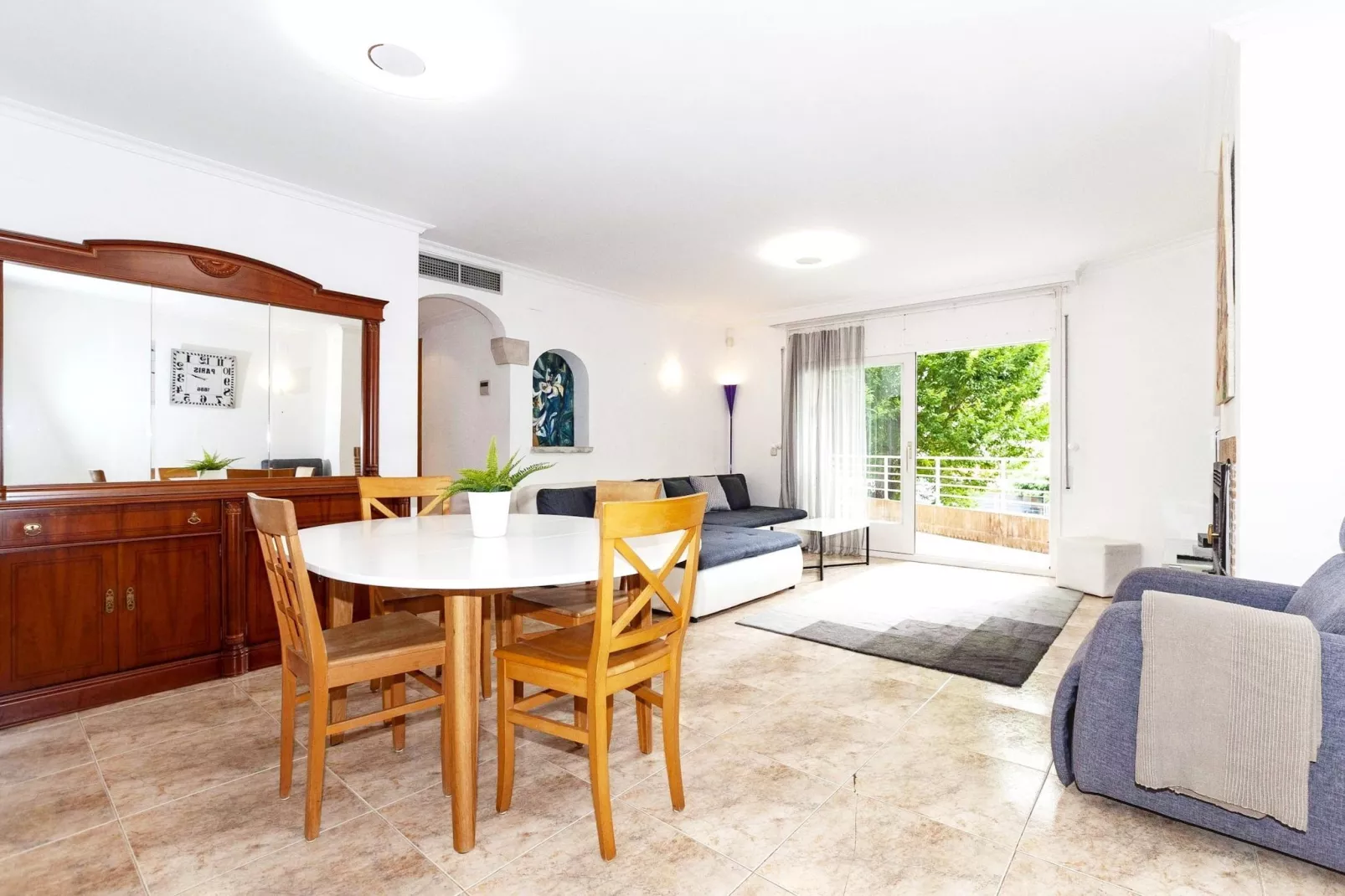 1232 GAUDI 100m PLAYA-Eetkamer