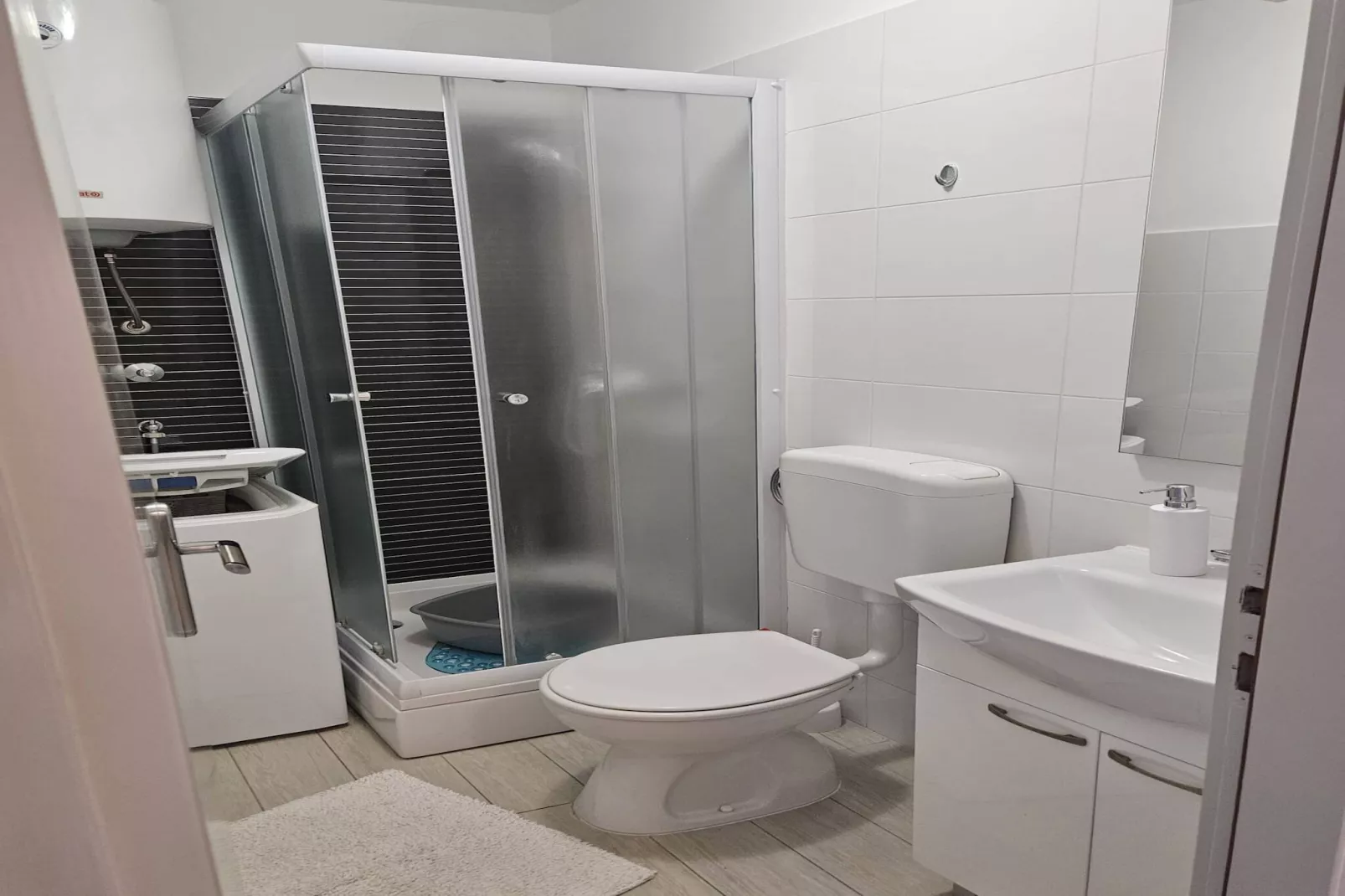 Apartments Miro - one bedroom apartment-Badkamer