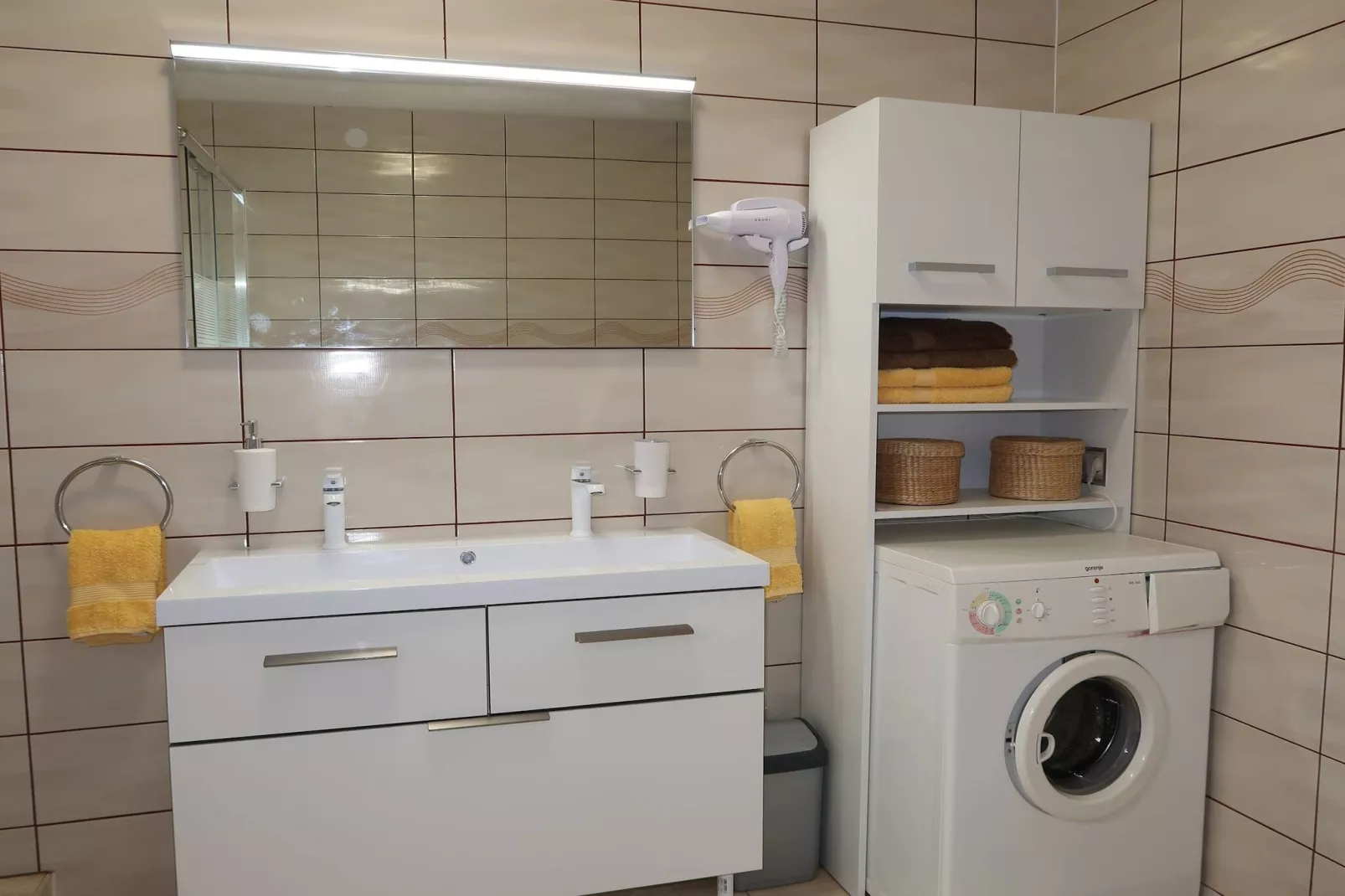 Apartment Mili - Two Bedroom Apartment-Badkamer