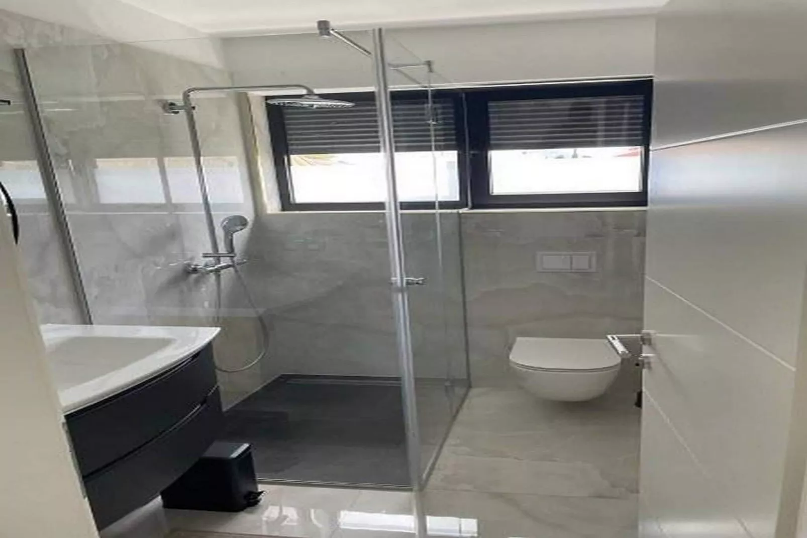 Apartments Marvi - one bedroom apartment (Left)-Badkamer