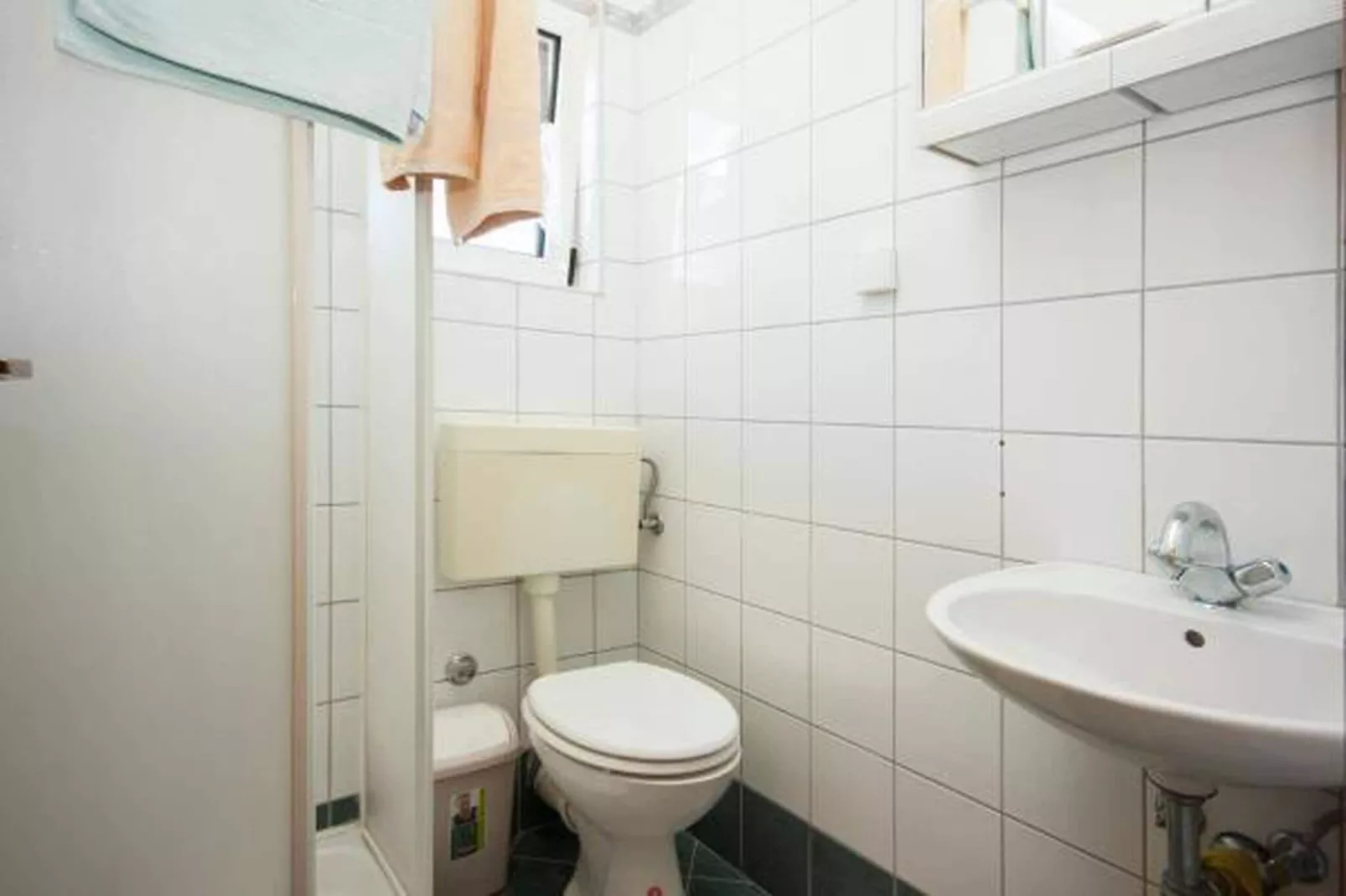 Apartments Maretić - one bedroom apartment A1-Badkamer
