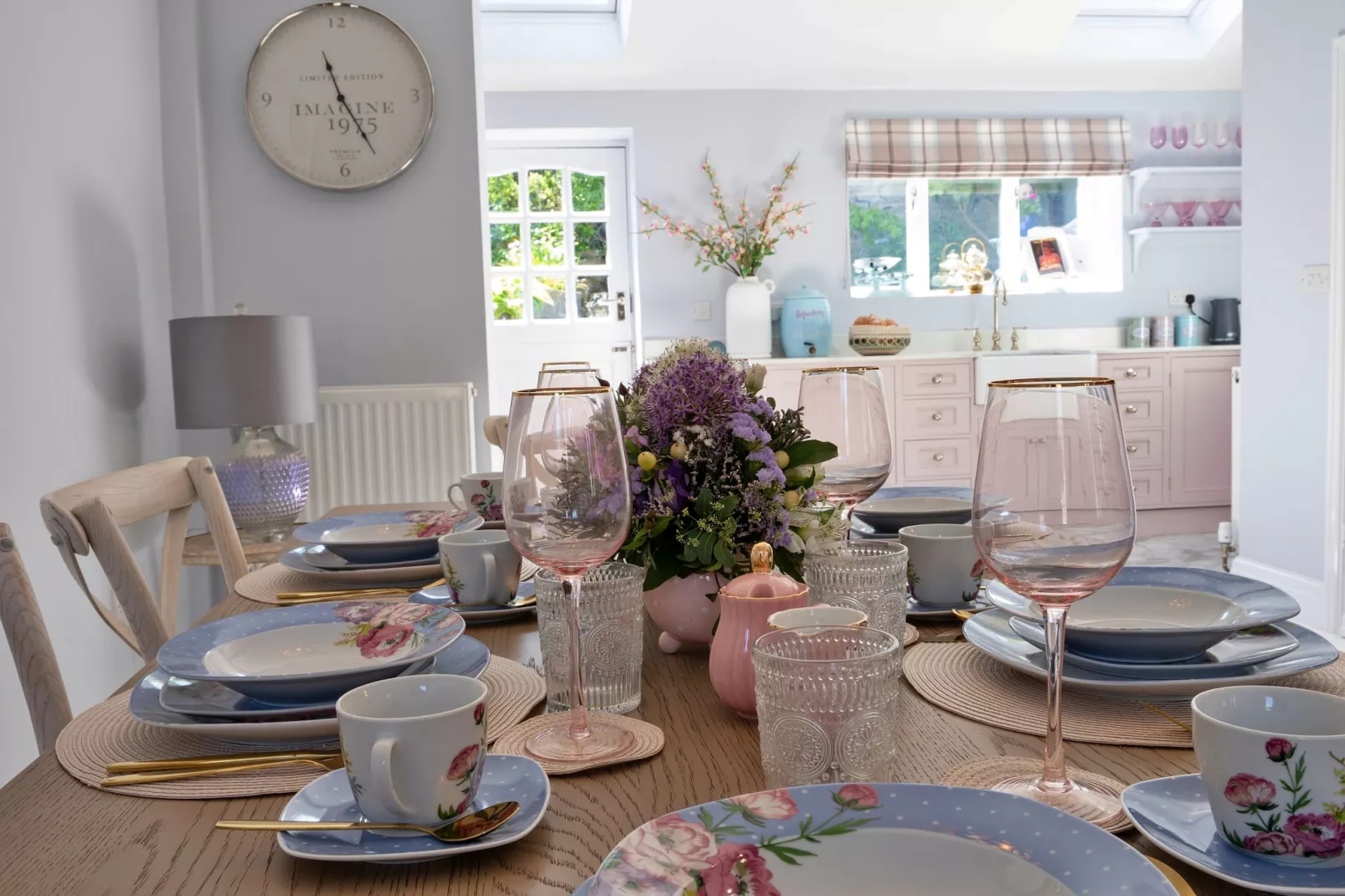 Sisu Bakewell, Limestones Cottage-Eetkamer