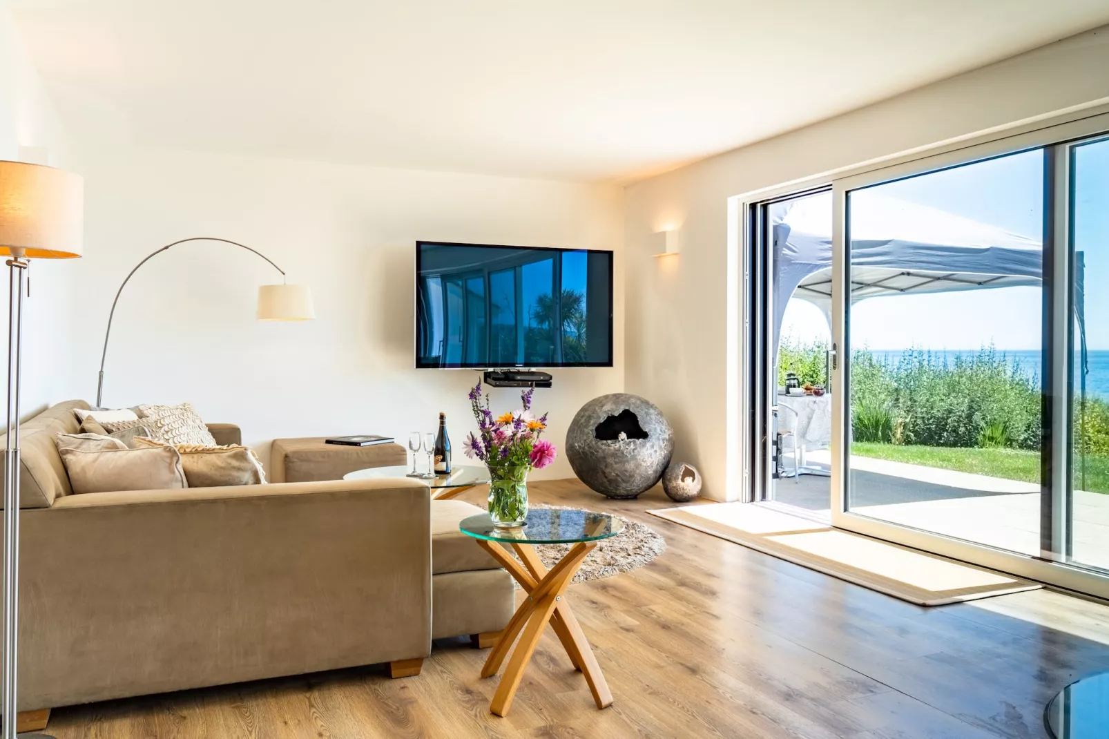 Avalon Sea Views-Woonkamer
