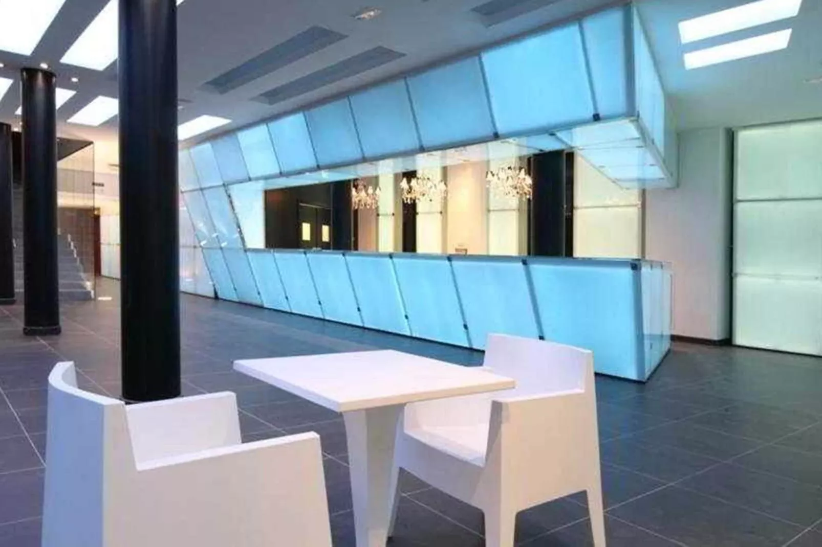 APOLO SUITES RENTALMAR 2/4-Hal-ontvangst
