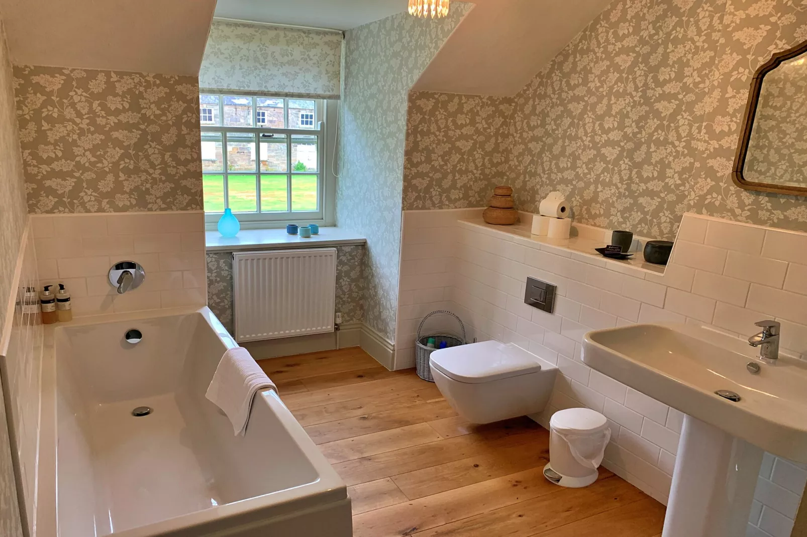Ingleby Manor - Courtyard Cottage-Badkamer
