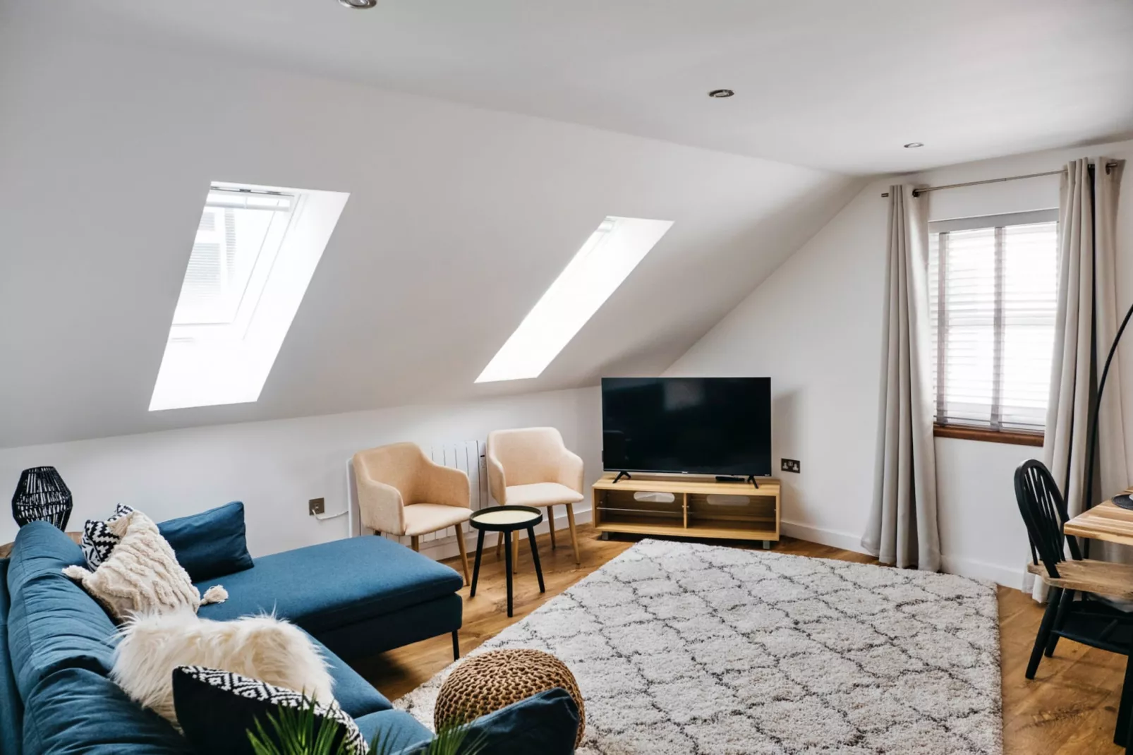 Tolcarne Stay - Luxury Newquay Apartment-Woonkamer