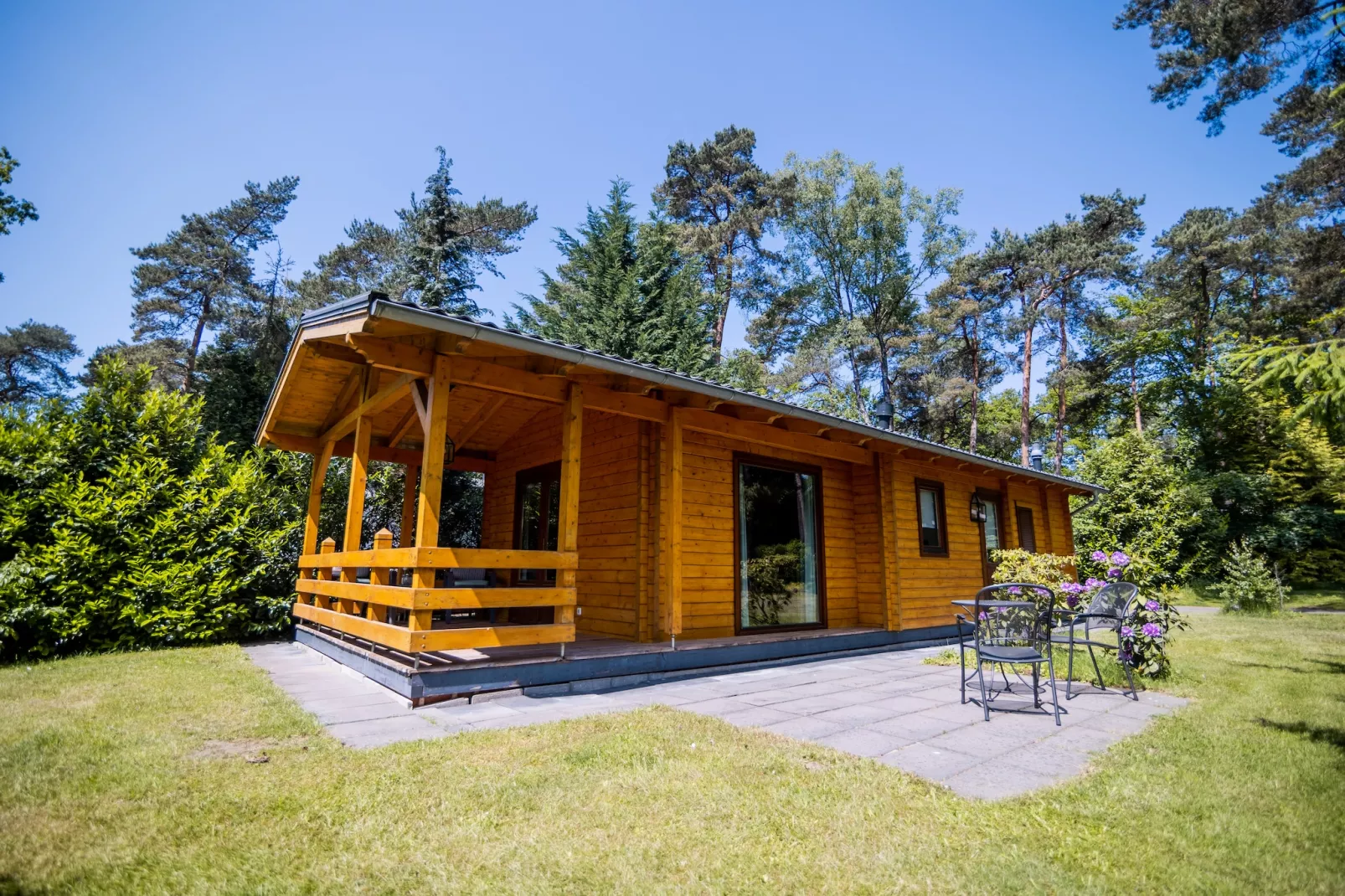 2-persoons wellness lodge-Tuinen zomer