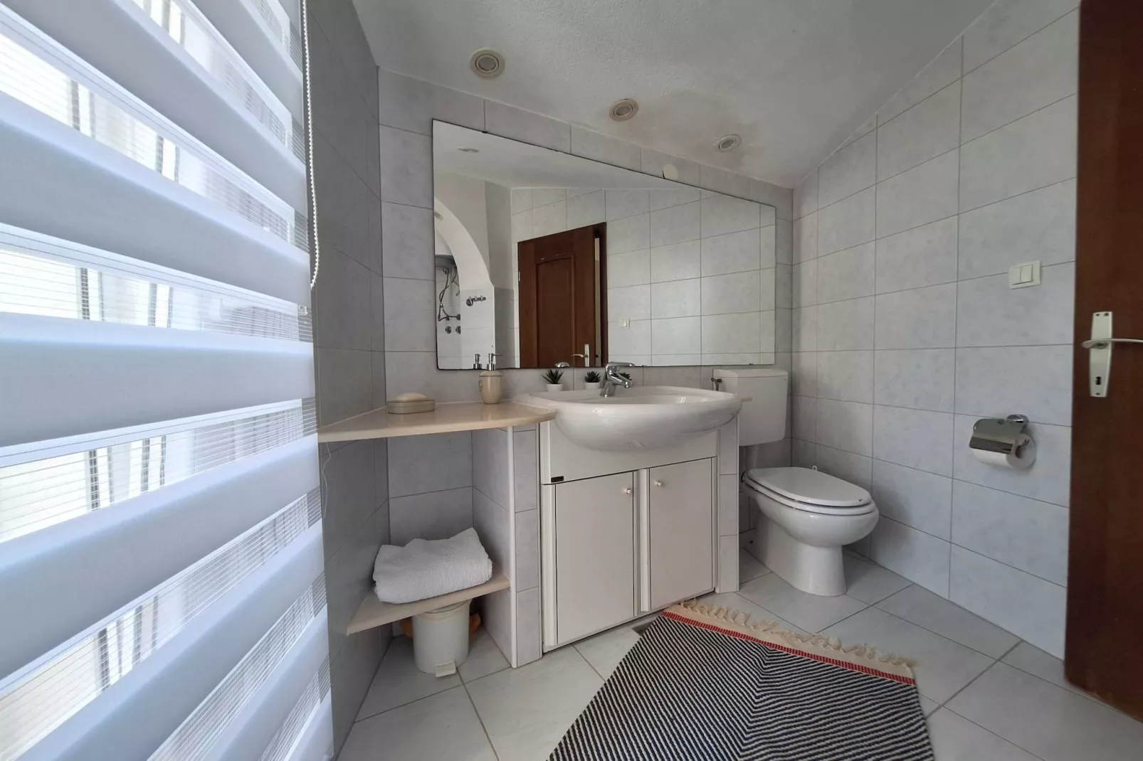 Sea View  Apartment Povljana - One Bedroom Apartment with Sea View-Badkamer