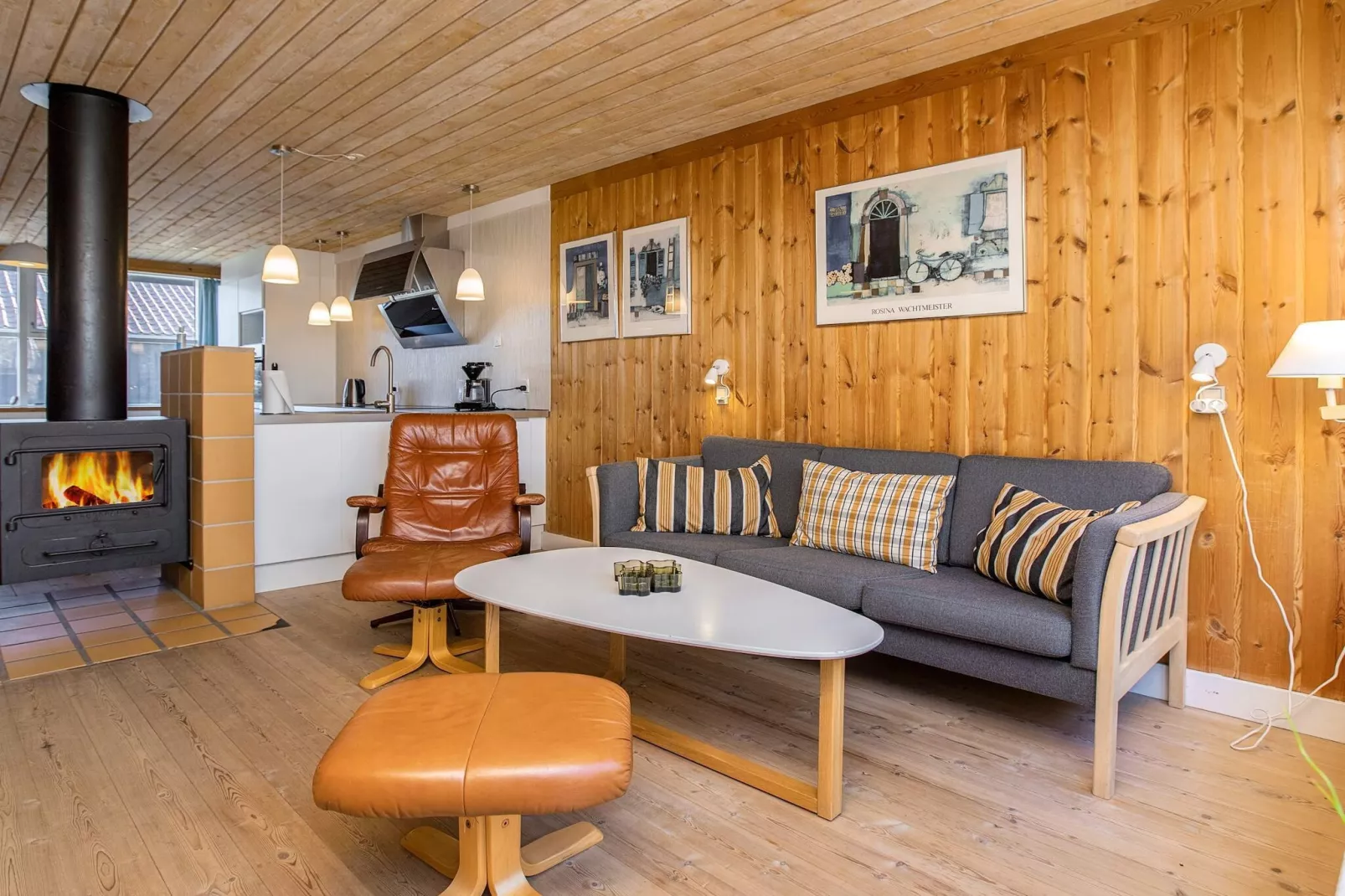 3 room, close to the sea/dike-Binnen