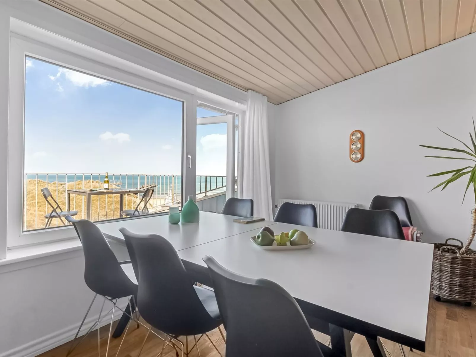 "Britta" - 100m from the sea-Binnen
