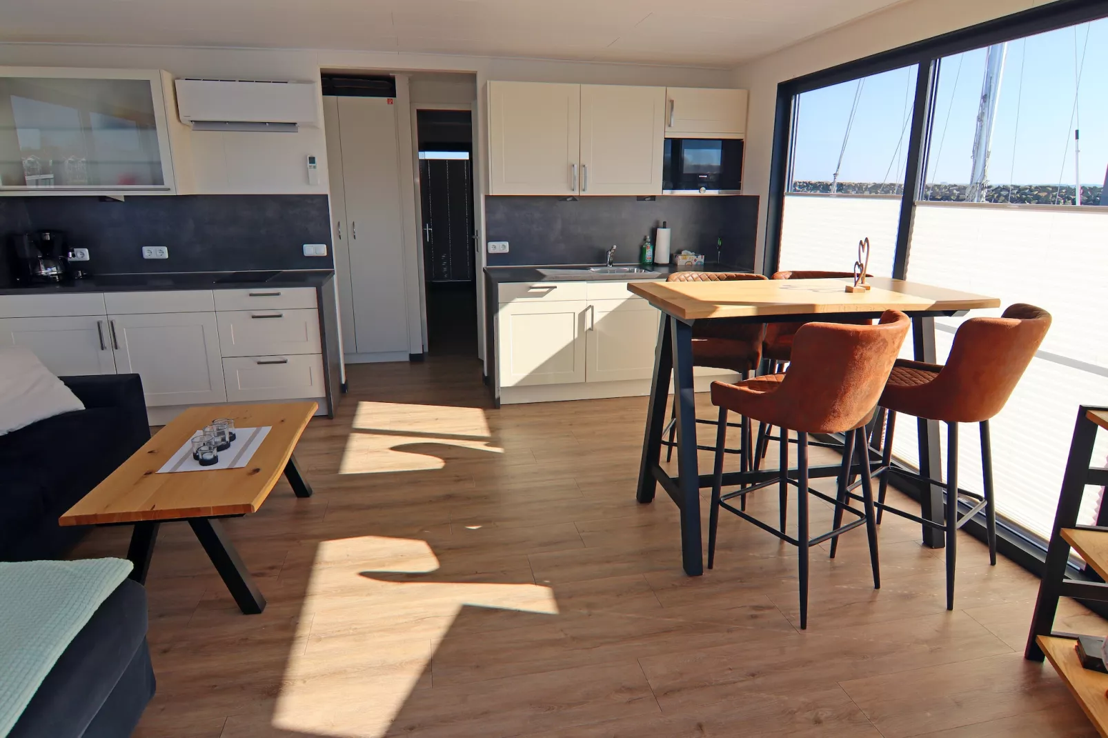 Hausboot Family & Friends mit Hund LP 10 / 1-2 Personen-Eetkamer