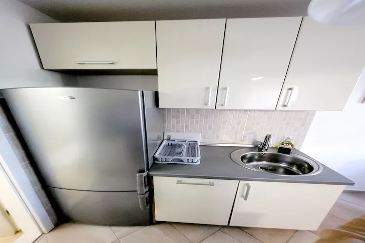 Green Terrace Apartment I - Studio Apartment with Terrace-Keuken