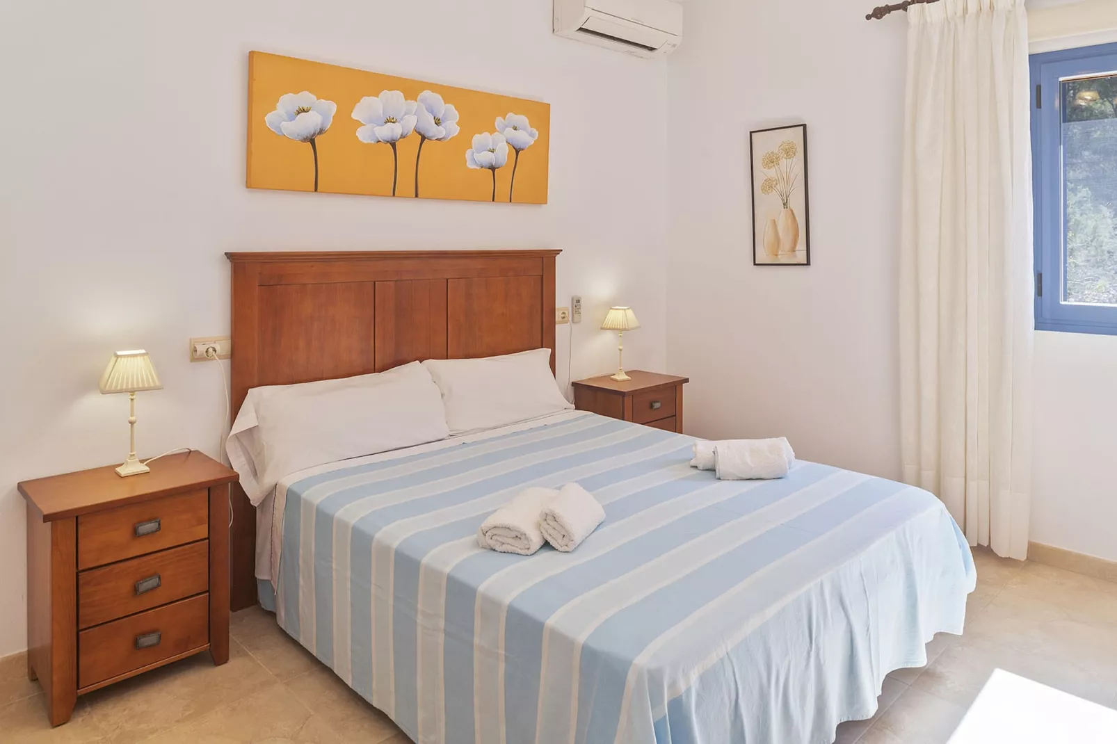 Es Lliri Blanc-Image-tags.