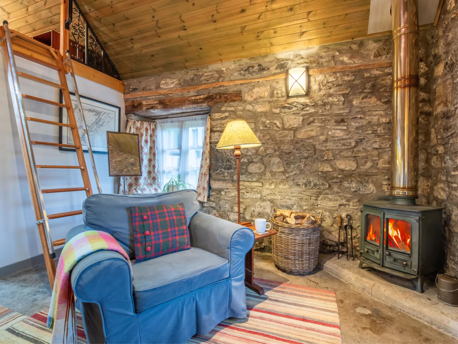 The Romantic Bothy-Binnen
