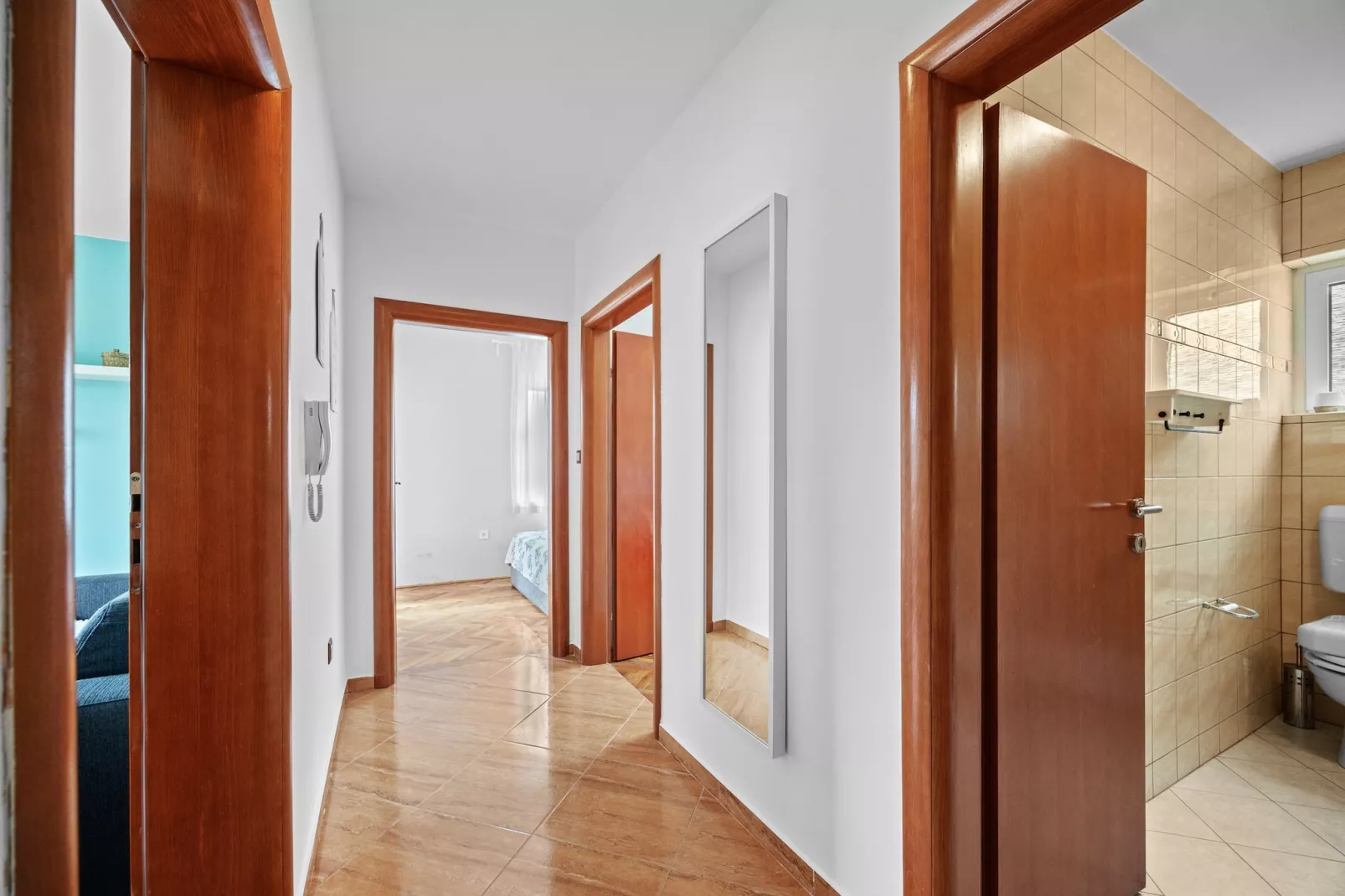Apartments Neda - Two Bedroom Apartment Ruzmarin-Overloop