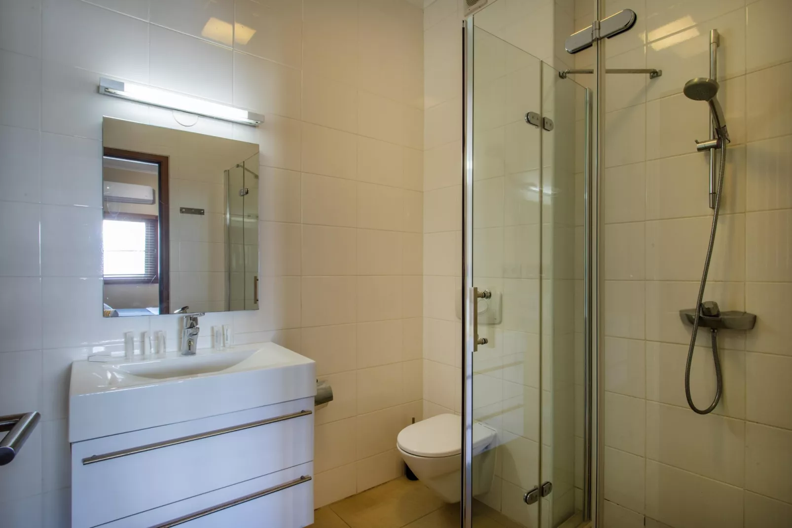 Spanish Water Apartment-Badkamer