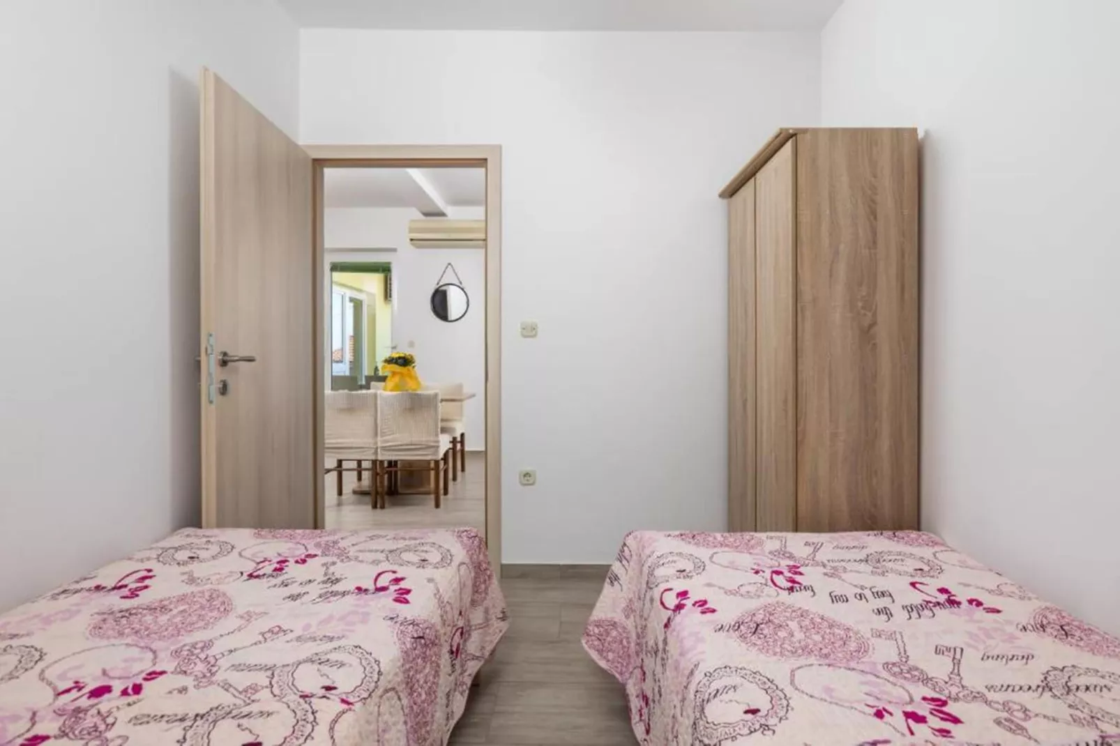 Apartment Slavica 3 - Yellow Sun-Slaapkamer
