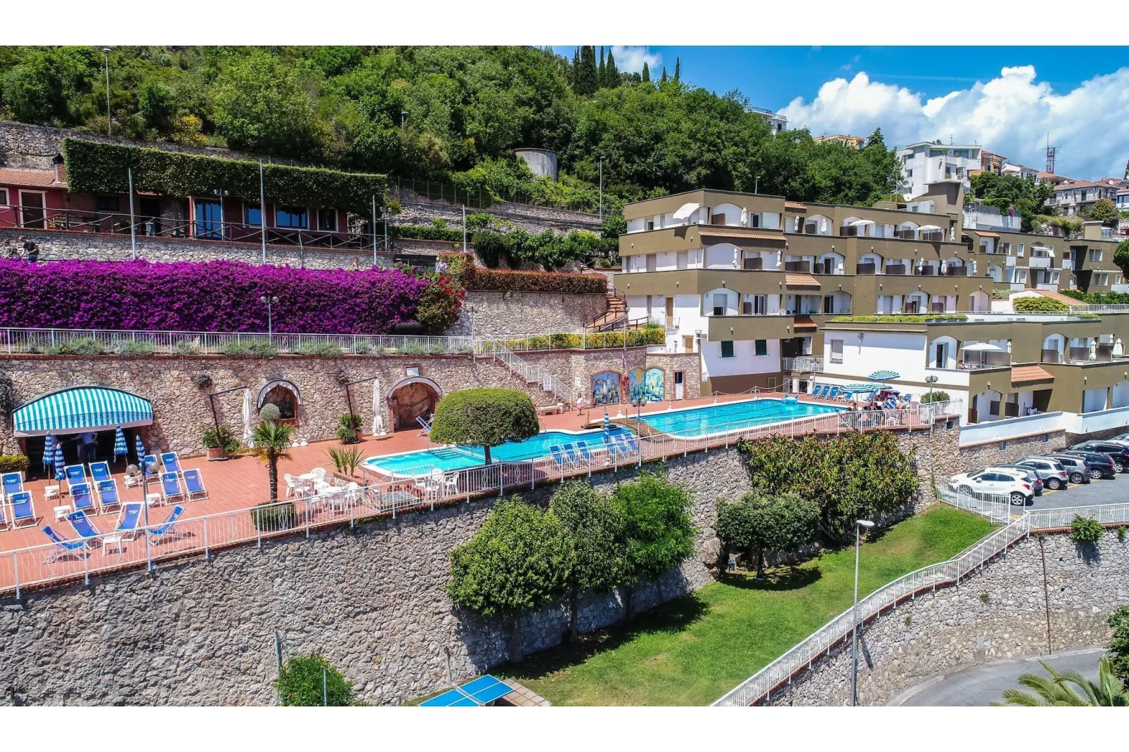 RESIDENCE SANT'ANNA TWO-ROOM APT 5 PAX B5-Buitenkant zomer