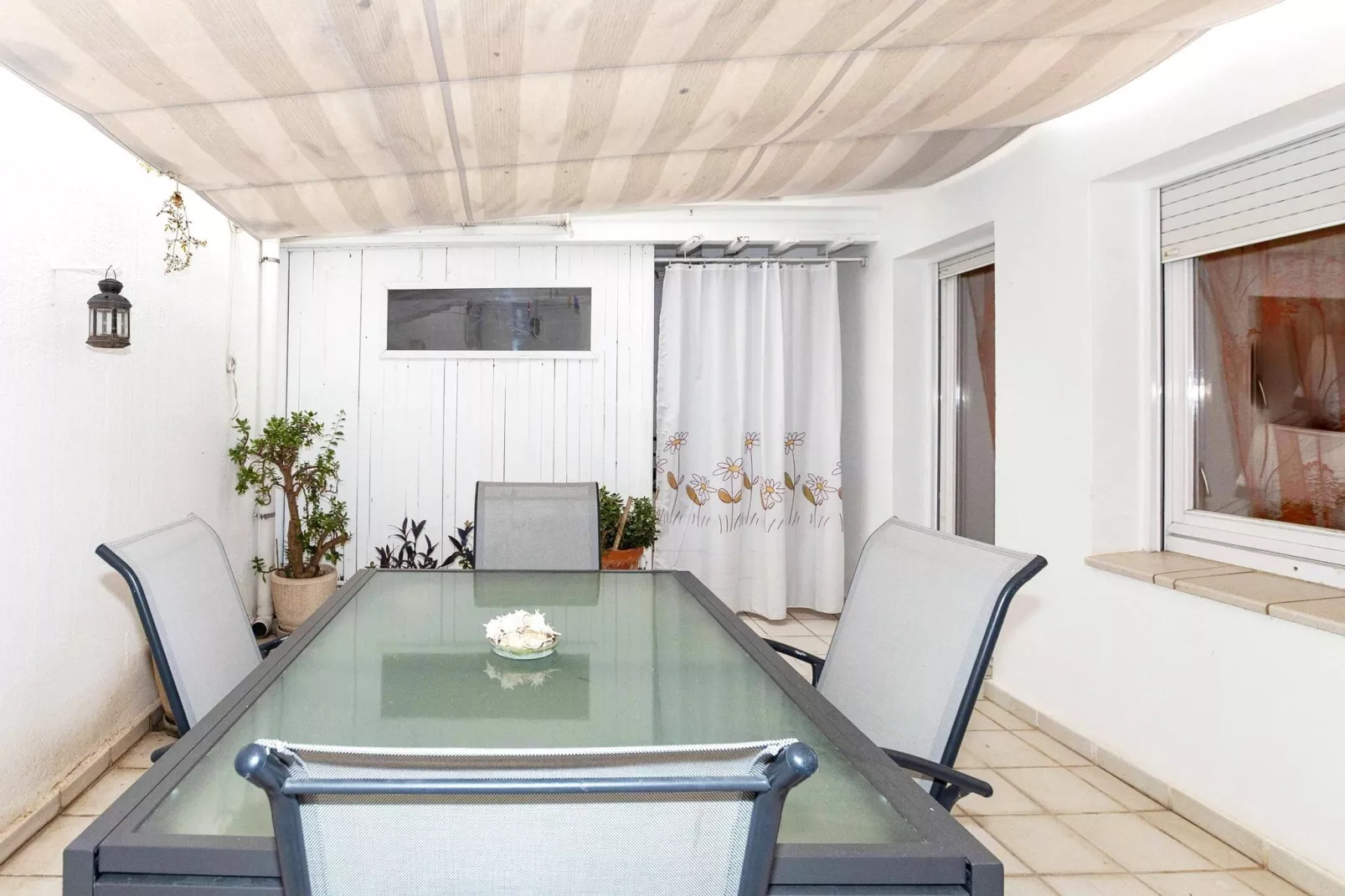 1232 GAUDI 100m PLAYA-Eetkamer