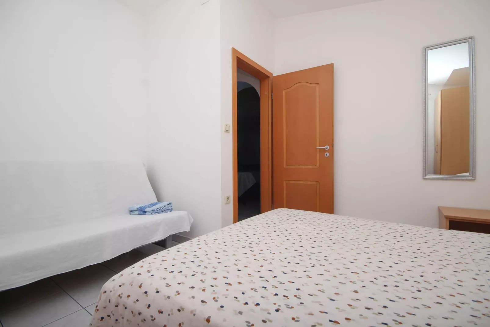 Apartment Mara - two bedroom apartment-Slaapkamer