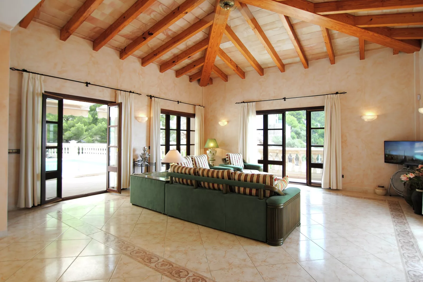 Wundeschönes & Nachhaltiges Casa Cap Vermell-Woonkamer