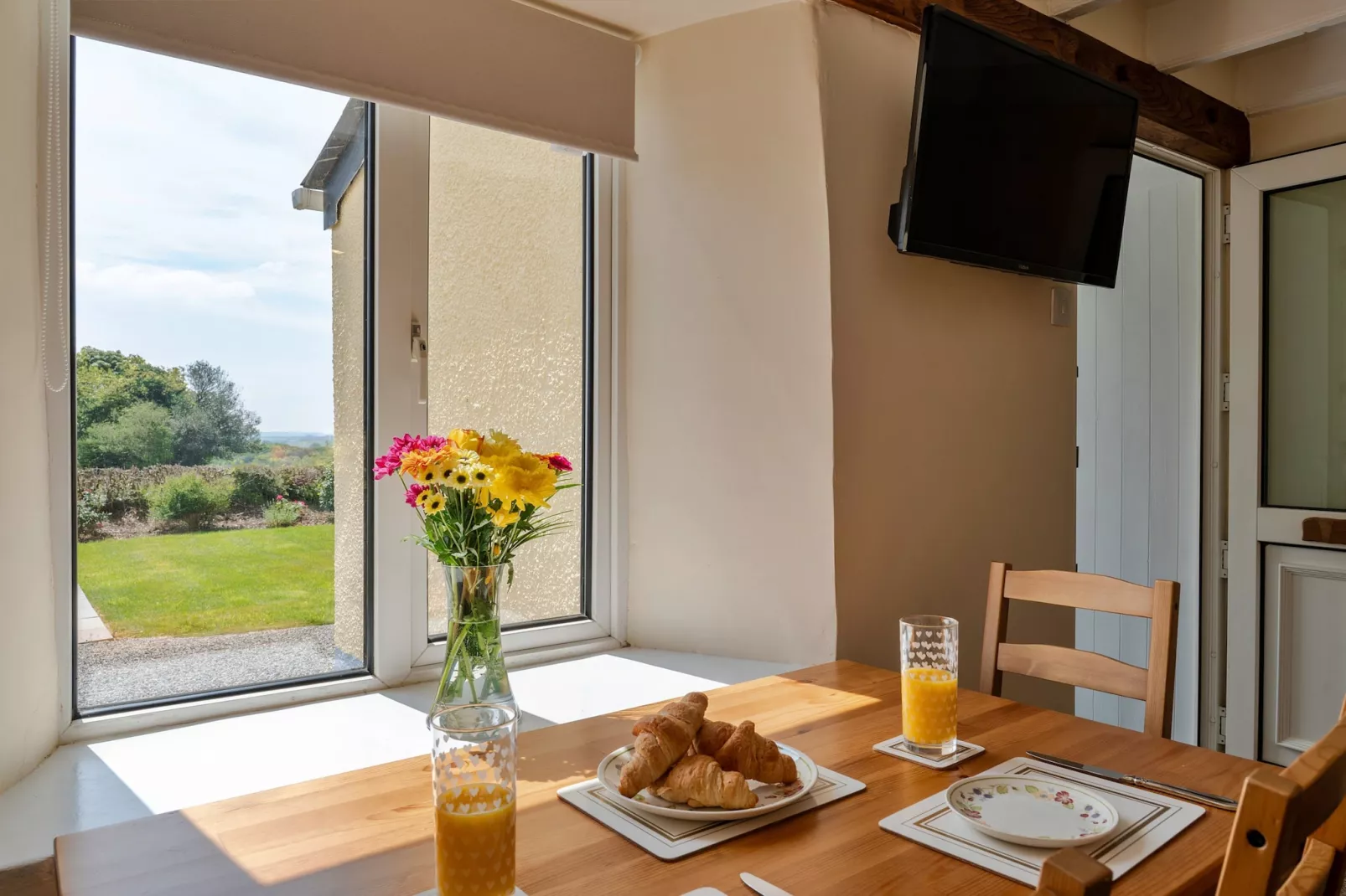 Cutkieve Farm Cottage-Eetkamer