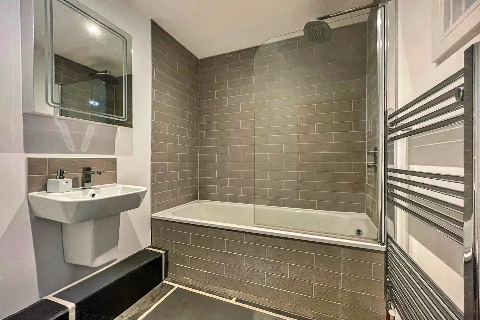 Wiggle Barn, Kingsand-Badkamer