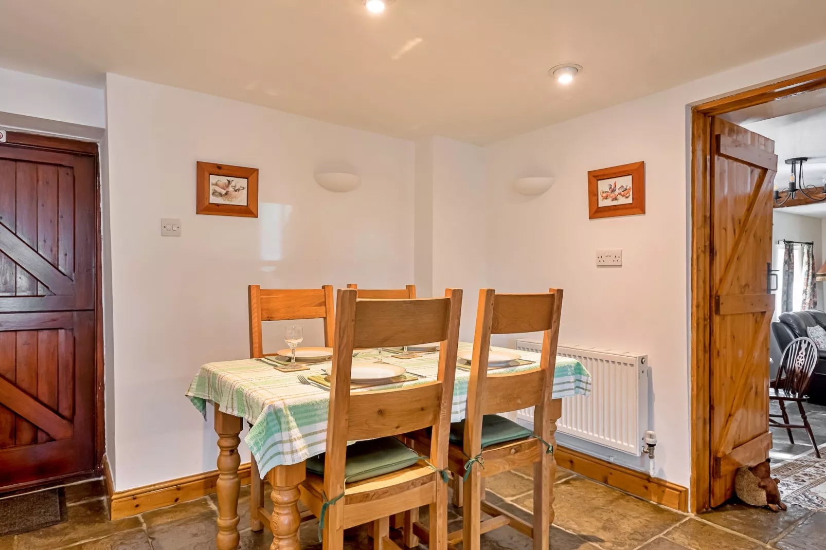 Fives Court Cottage-Eetkamer