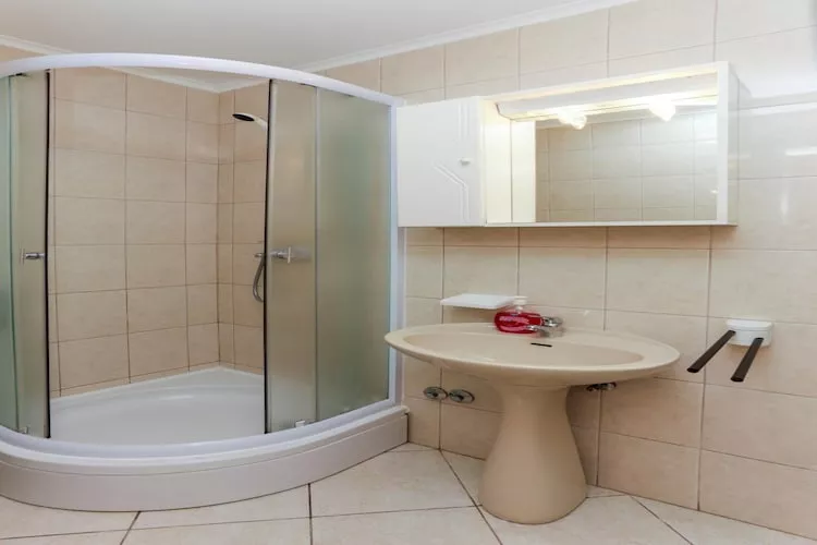 Apartments Villa Dubrovnik- Superior Studio Apartment with Terrace and Sea View-Badkamer