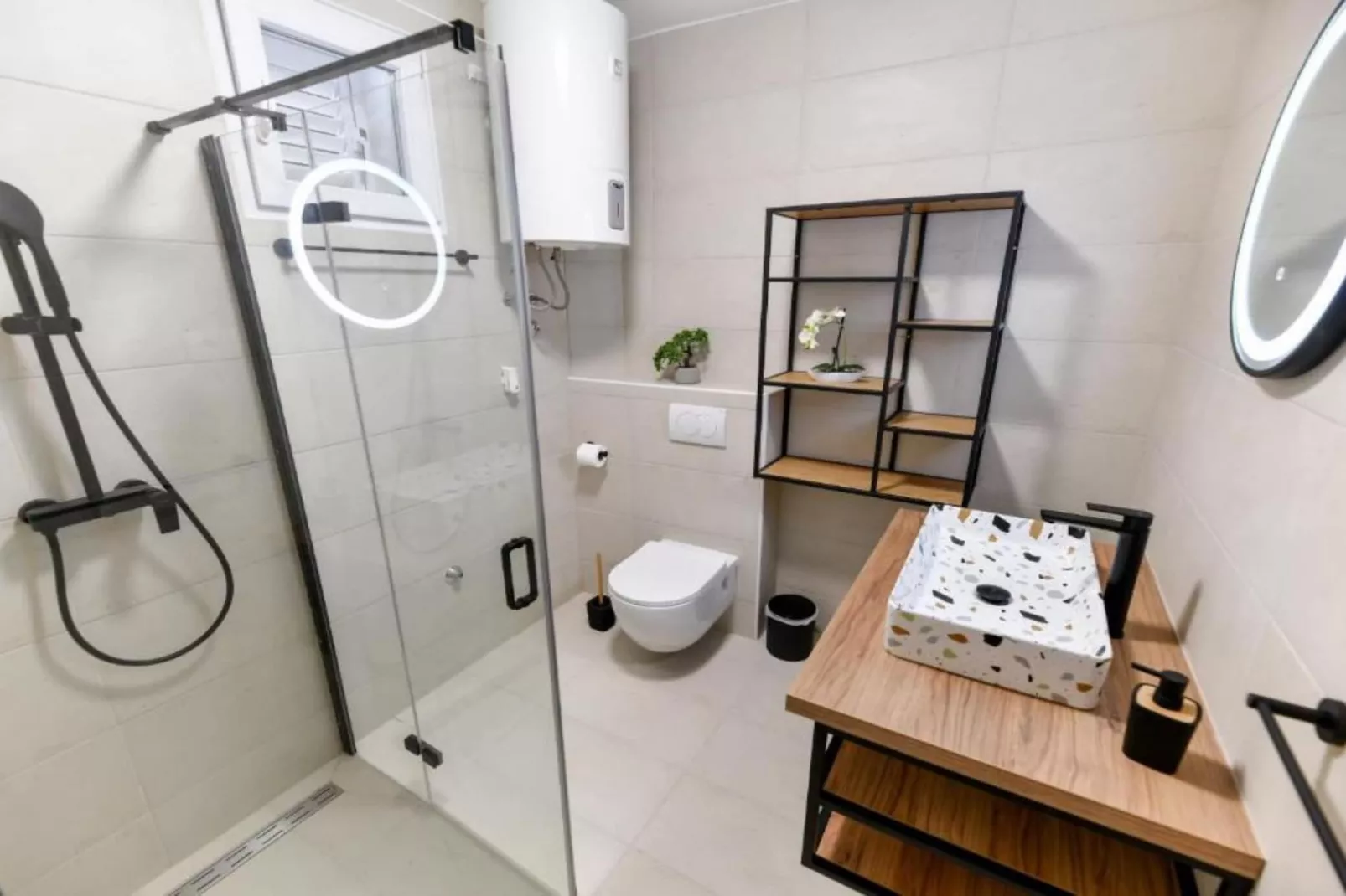 Four Bedroom Villa With Hot Tub-Badkamer